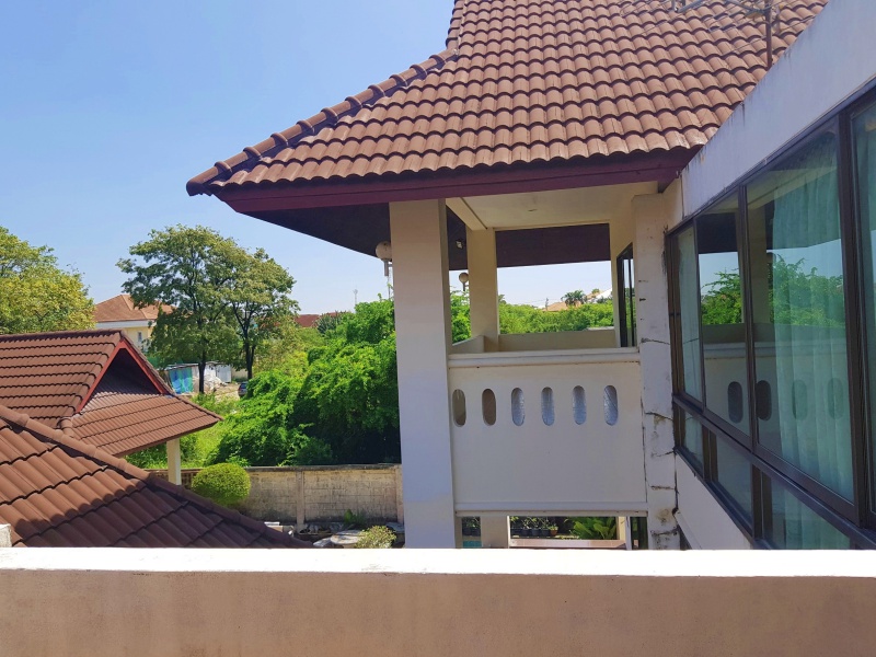 ขายที่ดินแถมโครงสร้างคฤหาสน์ 365.5 ตร.ว. ศรีนครินทร์ (ซอย รพ.เปาโล) ราคาเท่าประเมิน เหมาะรีโนเวททำบ้านหรู หรือ Wellness Center